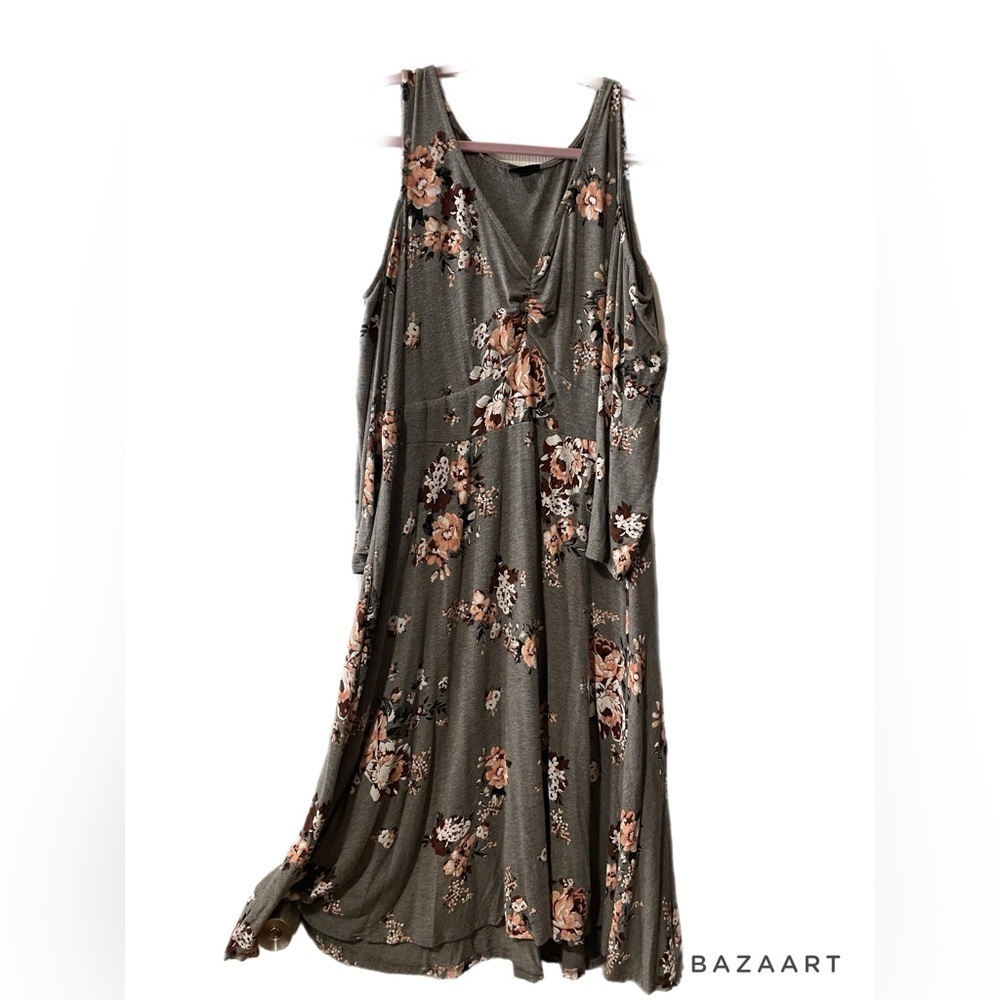 Torrid gray dress with peach and wine flowers. Cold shoulder. 3/4 sleeves II